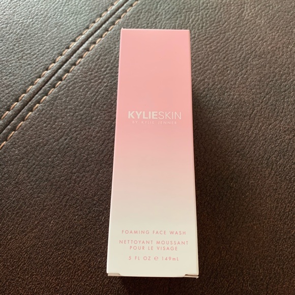 KYLIESKIN FOAMING FACE WASH - Picture 3 of 3